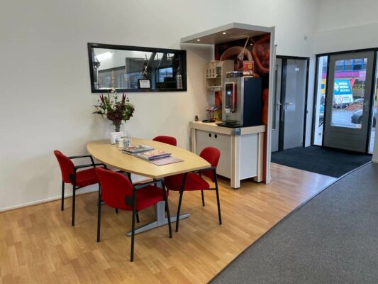 Vakgarage Visser's Auto's Wachtruimte
