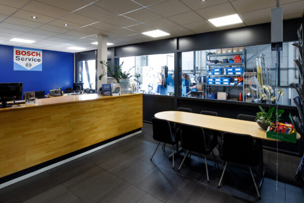 Bosch Car Service Van Gils receptie en wachtruimte