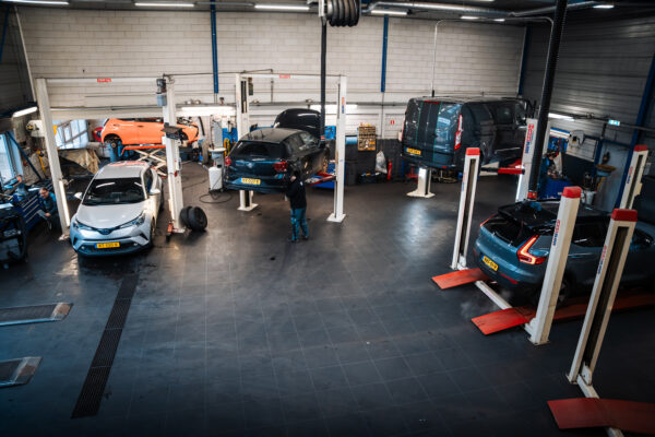 Autobedrijf De Waal Gouderak werkplaats