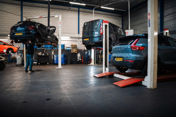 Autobedrijf De Waal Gouderak werkplaats